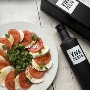 Viva Cento 500ml olive oil bottle with a caprese salad
